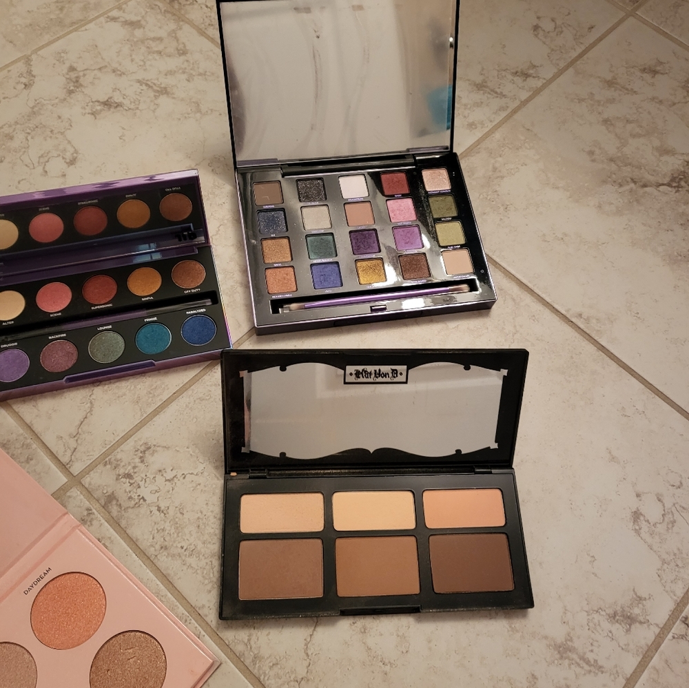 Make up - Picture 3 of 4